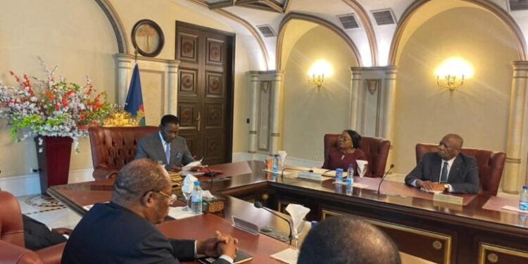 Dimisión en bloque todo el gobierno de Guinea Ecuatorial a petición del Presidente